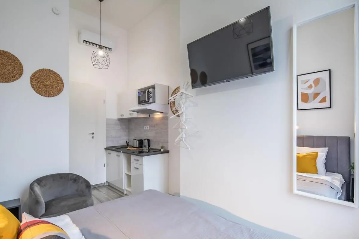 Ultra Central New Studio Budapest 0*,  Hungary