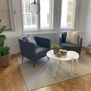 Daire Center W18, Budapeşte